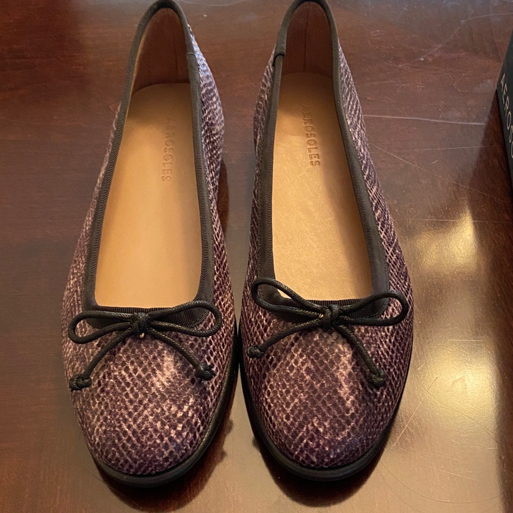 AEROSOLES Textured black Flats with Bow